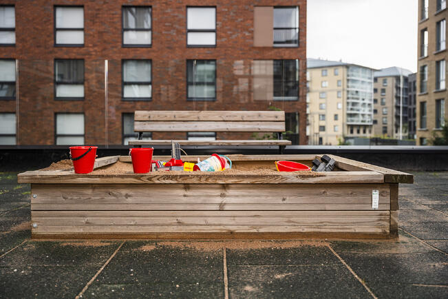 Tavanomaiseen elämään kuuluvia asioita, kuten lasten leikkimistä, ei voi kieltää.