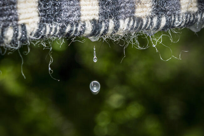 Kuivauspuomilla on hyvä valutella mattoja.