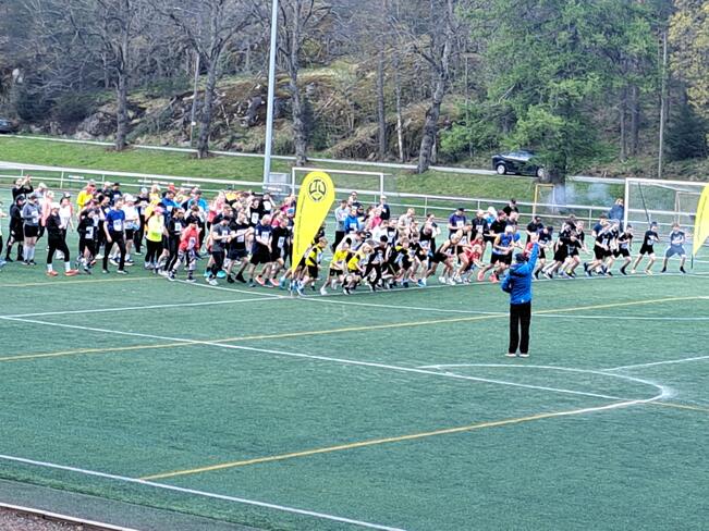 Lenkin kiersi 174 juoksijaa. 