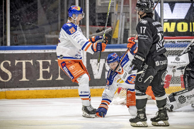 Veli-Matti Savinainen (vas.).