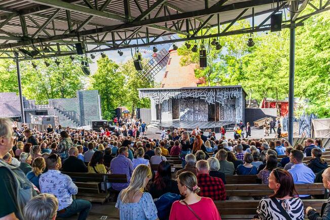 Samppalinnan Kesäteatteri juhlii tänä kesänä 65-vuotista taivaltaan.