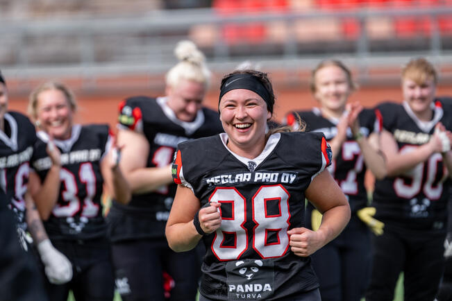 Trojansin naisten mieletön menestystarina on jäänyt turhan vähälle huomiolle. Suvi Partanen ja muut mustapaidat tavoittelevat nyt jo viidettä peräkkäistä Suomen mestaruuttaan.