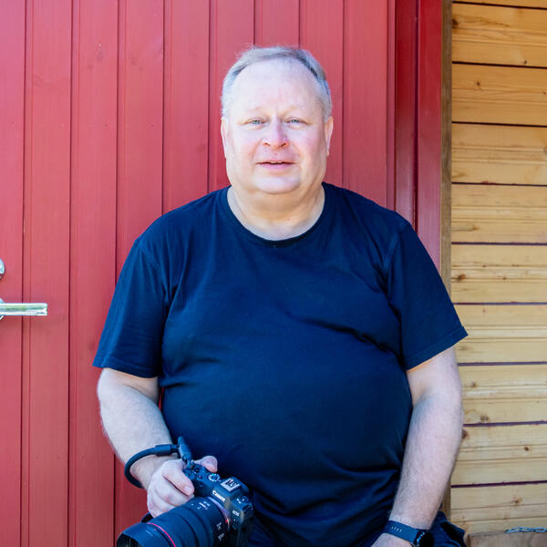 Urpo Helenius on valokuvannut lapsesta lähtien, mutta muutama vuosi sitten alkanut teatterikuvausharrastus sai tarttumaan kameraan uudella innolla.