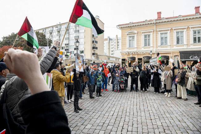 Mielenosoitus marssii Vähätorille, jossa on luvassa ohjelmaa. Kuva on lokakuulta 2023.