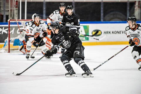 Aatos Koivu.