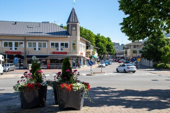 Urakan ensimmäisenä osana tehdään Tullikadulla vesihuollon saneeraus ja kadun parantamistöitä Naantalin torin ja Kaivokadun välillä. 
