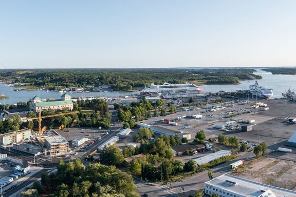 Satama-alueelle rakennetaan uusi matkustajaterminaali ja uusia katuja.