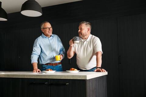 Lähes 90 prosenttia työikäisistä suomalaisista sanoo, että stressi vähenee, kun työystävä on työpäivän aikana paikalla.
