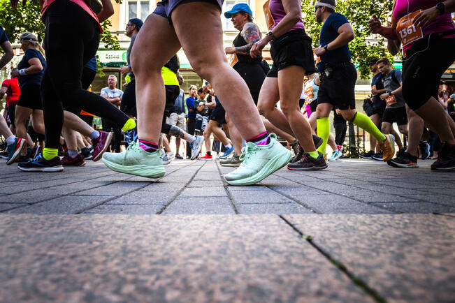 Autoilijoita kehotetaan varovaisuuteen keskustan alueella.