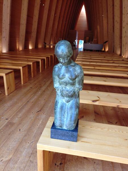 Polvistunut tyttö, Aaltosen ensimmäisiä tunnettuja veistoksia.