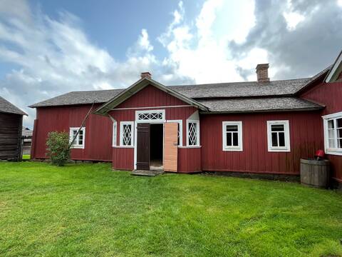 Kauppilan umpipiha.