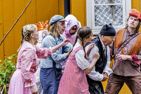 Puolalanmäen kupeessa nähtävät kesäteatteriesitykset ovat kuuluneet Akselin repertuaariin vuodesta 2016 lähtien. Kesällä 2018 seurattiin Vaahteranmäen Eemelin metkuja.