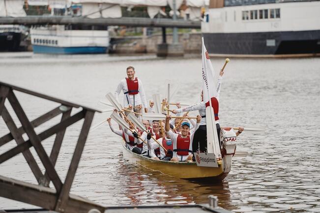 Viime vuonna voittajajoukkueeksi meloi Pihlajalinna. 