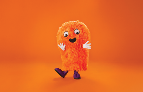 Oranssi, karvainen Myllykkä on Kauppakeskus Myllyn uusi brändilähettiläs.  
