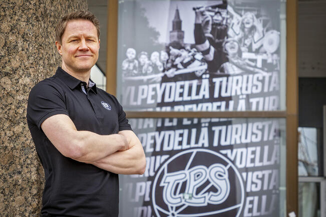 Mika Suoraniemi on toiminut TPS:ssä muun muassa pelaajana, juniorivalmentajana, pelaajatarkkailijana ja nyt urheilutoimenjohtajana.