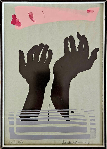 Taiteilija Kaisa Villikka lahjoitti huutokauppaan Raimo Aarraksen teoksen Auttavat kädet. 