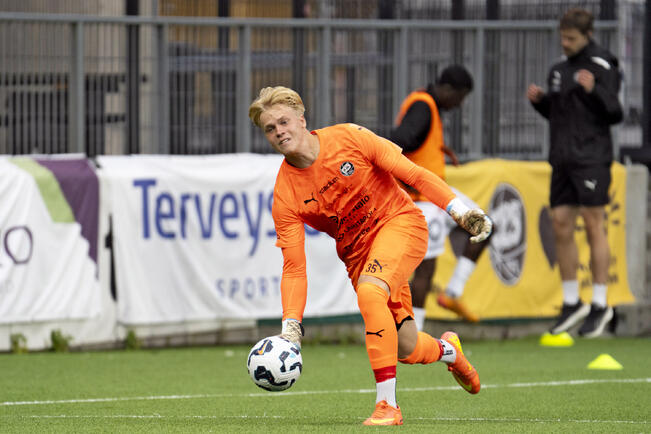 Torjuntavastuun lauantaina saanut Dan Lauri ei voinut ottelun ainoalle maalille mitään.