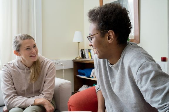 Mielen pysäkillä tarjotaan anonyymiä, matalan kynnyksen keskustelutukea kaikille 16 vuotta täyttäneille ilman diagnoosia, lähetettä tai ajanvarausta.