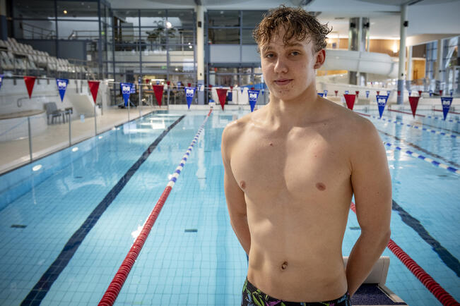 Raision Urheilijoiden kilpauimari Roope Koskela.