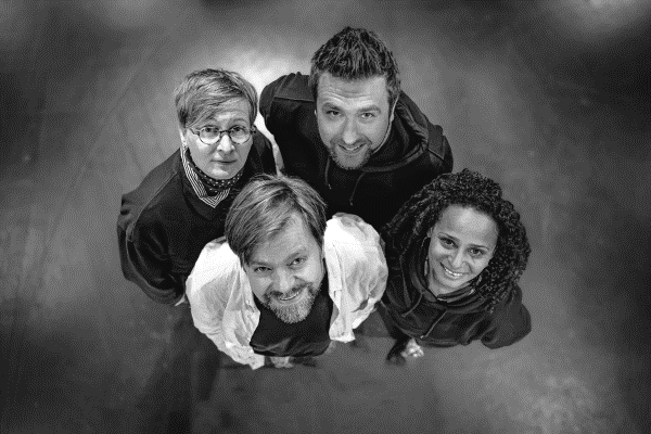 Annukka Pykäläinen (lavastus, vas.), Janne Pellinen (ohjaus, dramatisointi), Jani Orbinski (äänisuunnittelu) ja Amita Kilumanga (pukusuunnittelu). 