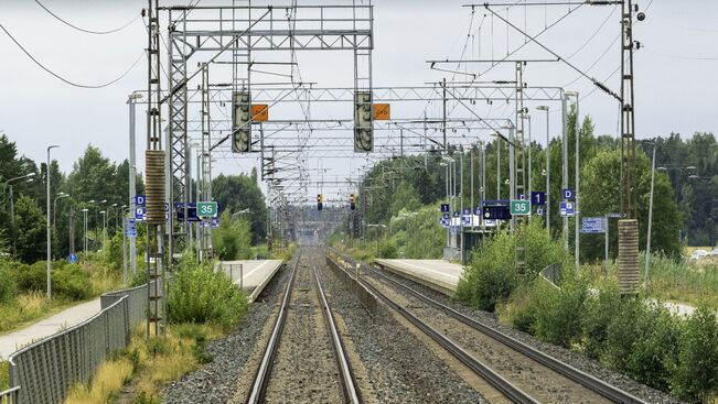 Väylävirasto kampanjoi syysloma-aikaan radan rauhaan jättämisen puolesta.
