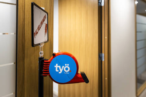 Työttömyyden kasvu näkyy erityisesti nuorten ja pitkäaikaistyöttömyyden määrän lisääntymisenä. 
