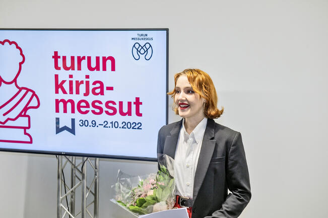 Turun Teatterikerho myönsi keväällä Nuoren taiteilijan kannustuspalkinnon, kunniakirjan ja stipendin näyttelijä Aada Sevónille nimikkoroolisuorituksesta Turun Ylioppilasteatterin Sylvi-näytelmässä.