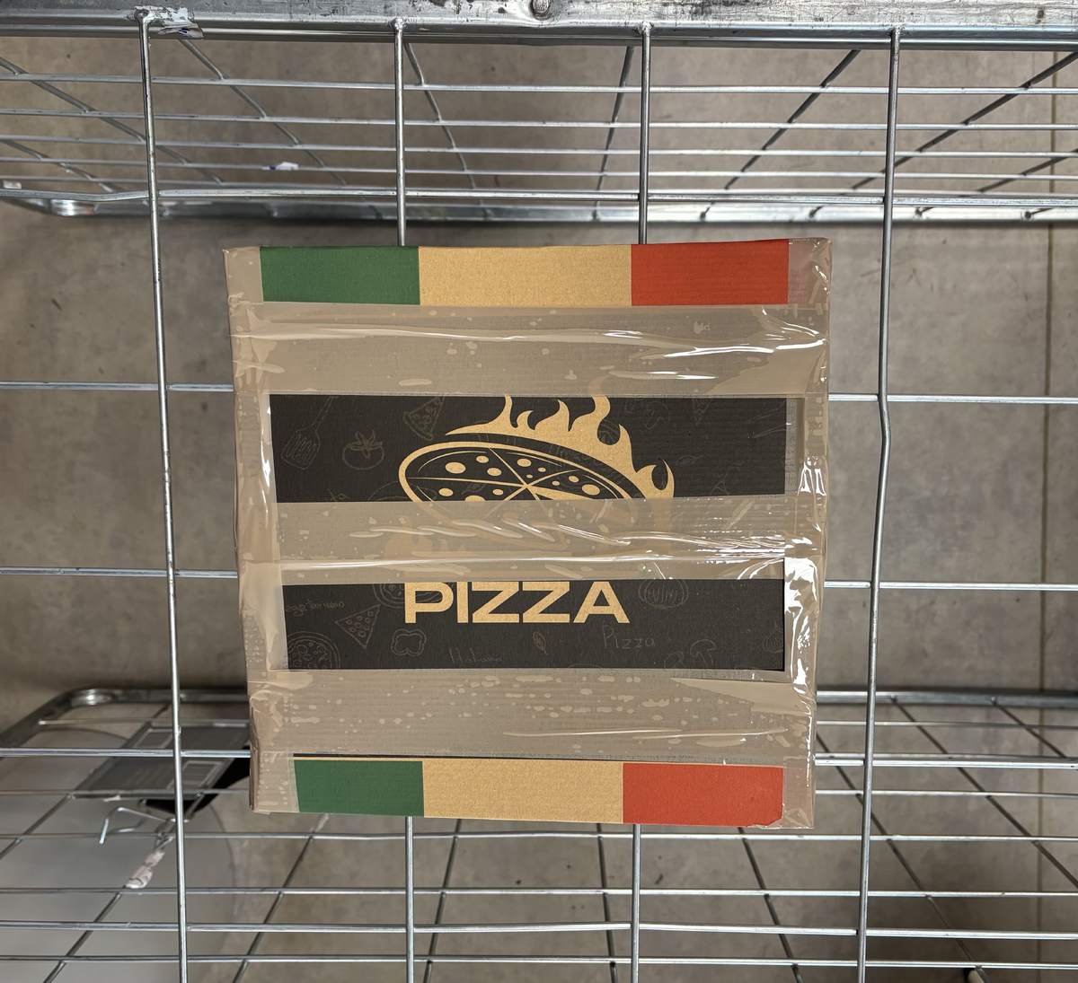 Pizzalaatikko ei ole hyvä postipakettina.