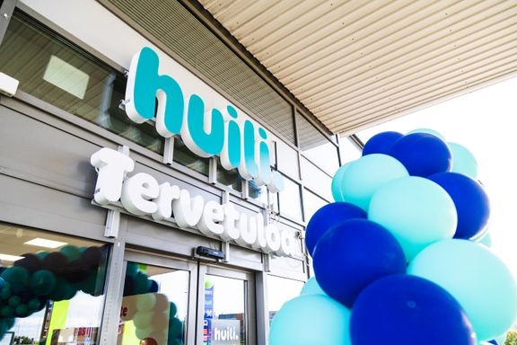 Huili avaa Maskussa.