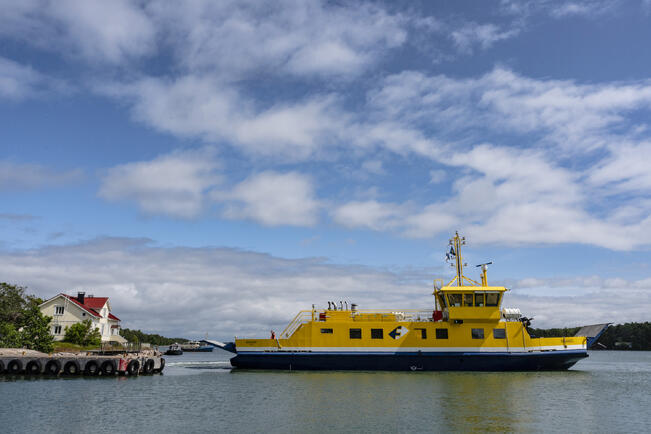 Yhteysalus Innamo liikennöi Norrskatan Houtsalaan. Se kulkee Nauvon pohjoisella reitillä Nauvosta Norrskatan lisäksi Ahvensaaren, Maskinnamon ja Järvsorin saarten välillä. 