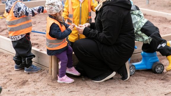 Tutkimuksessa oli mukana yli tuhat lasta, joista puolet olivat kotihoidossa ja puolet osallistuivat varhaiskasvatukseen joko päiväkodissa tai perhepäivähoidossa.