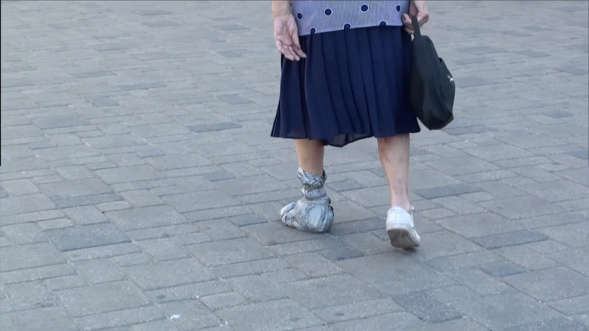 Stillkuva Sasha Kurmazsin videosta The State of Emergency.