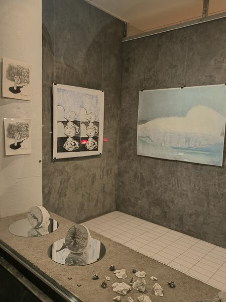 Näyttely aloittaa Petra Kallion ja Taru Salosen yhteisen näyttelykokonaisuuksien sarjan.