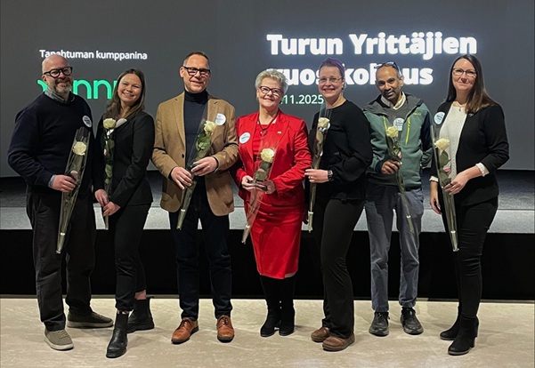 Uudet Turun Yrittäjien hallituksen jäsenet Janne Puurunen (vas.), Olga Raski, Jari Välimaa, Satu Saarimaa, Riikka Lahdenoja ja Richy Virahsawmy sekä puheenjohtaja Annika Rautiainen. Lisäksi hallitukseen valittiin Raimo Hilden ja hallituksessa jatkaa Sarianne Mäkelä.