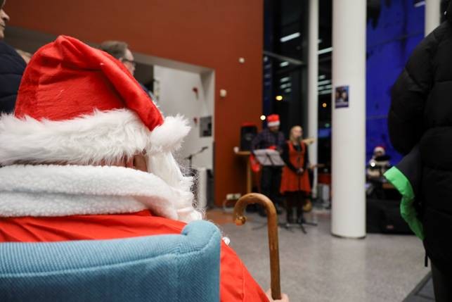 Pukki on tavattavissa joulunavauksessa kello 16.30–17.45.