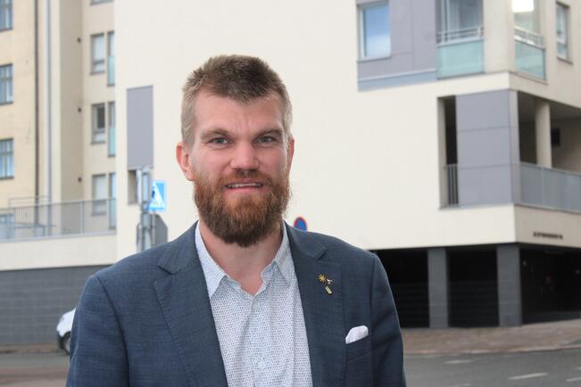 Sarjayrittäjä ja Turun Yrittäjien puheenjohtaja Mikko Rantanen kehottaa tutustumaan myyntiin tuleviin yrityksiin tapahtumissa ja verkkolistauksissa sekä kysymään neuvoa yritysneuvojilta.