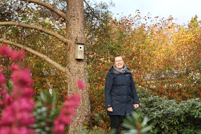Maija Salon suuressa puutarhassa on tilaa kasveille ja eläimille. 