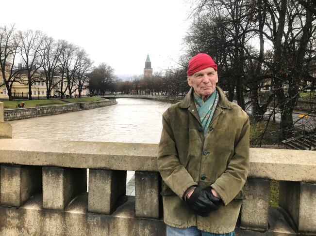  Ilmastonmuutos kiihdyttää rehevöitymistä, minkä vuoksi Itämeren ja Saaristomeren suojelu on nyt otettava vakavasti, professori emeritus Ilppo Vuorinen sanoo.