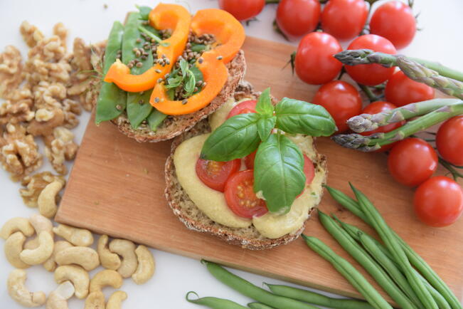 Näillä leivänpäällisillä lisäät leivän raudan imeytymistä.