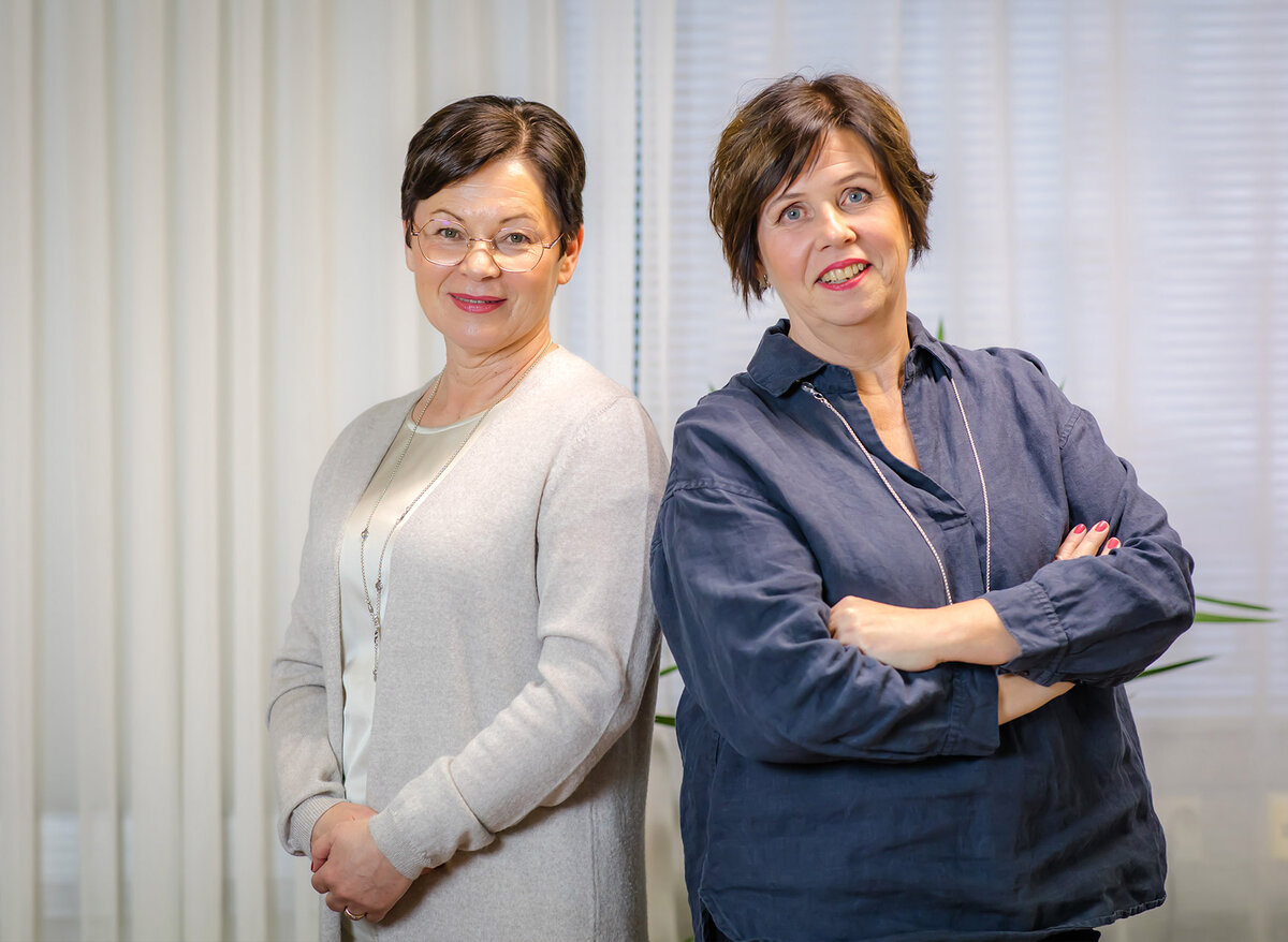 Eija Kujala (vas.) ja Maija Euranto.