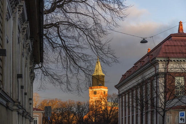 Tuomiokirkon ovet ovat avoimet itsenäisyyspäivänä kello 21:een asti osana Valon polku -tapahtumaa.