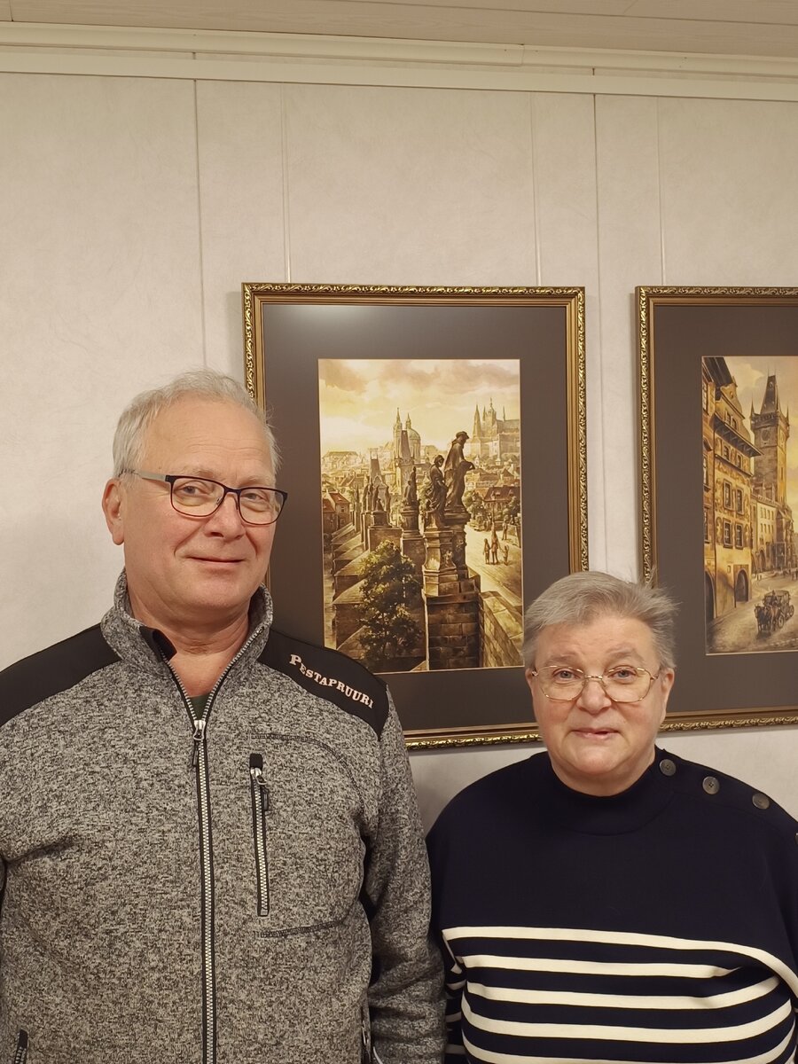 Laura ja Jarmo Hyvönen perustivat aputoiminimen, jonka kautta he tuovat yritystoimintaansa osaksi luovuutta, leikkimielisyyttä ja käsillä tekemistä.