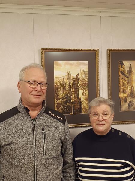 Laura ja Jarmo Hyvönen perustivat aputoiminimen, jonka kautta he tuovat yritystoimintaansa osaksi luovuutta, leikkimielisyyttä ja käsillä tekemistä. 