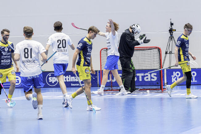 Tuttu näky FBC Turun otteluista tällä kaudella. Pallo on maalissa, vastustaja juhlii.