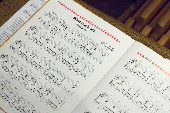 Turun ja Kaarinan seurakunnat tarjoavat yli 50 mahdollisuutta laulaa joululauluja yhdessä.