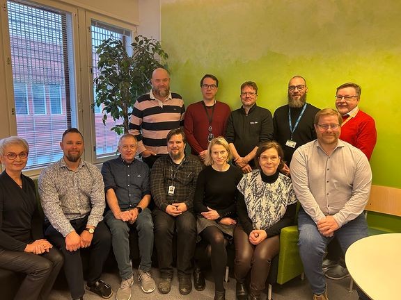 Työelämäauditointi koostuu neljästä oppilaitoksen valitsemasta teemasta, joista yksi on työllistymisen ja osaamisen kehittäminen. Kuvassa yritysauditoijat ja oppilaitoksen edustajat Turun ammattikorkeakoulusta (Petri Rainio, Turun yksikönjohtaja, Bravida Finland Oy, Harri Salminen, Verkostotekniikka-yksikön johtaja, Turku Energia, Patrik Ginström, aluepäällikkö, Saipu Oy Turku, Teemu Lähde, sähkösuunnittelun tiimipäällikkö, Afry, Petri Rantapaju, toimitusjohtaja, Cervius, Satu Lindén, osaamisasiat, asiantuntija, Turun kauppakamari, Jussi Hurri, lehtori, Turun ammattikorkeakoulu, Ilkka Jyväs, lehtori, Turun ammattikorkeakoulu, Anne Norström, sektorin johtaja, Turun ammattikorkeakoulu, Osmo Huhtala, koulutus- ja tutkimuspäällikkö, Turun ammattikorkeakoulu, Ville Lavonen, lehtori, Turun ammattikorkeakoulu ja Liisa Porento, kehittämispäällikkö, Pohjois-Karjalan kauppakamari.