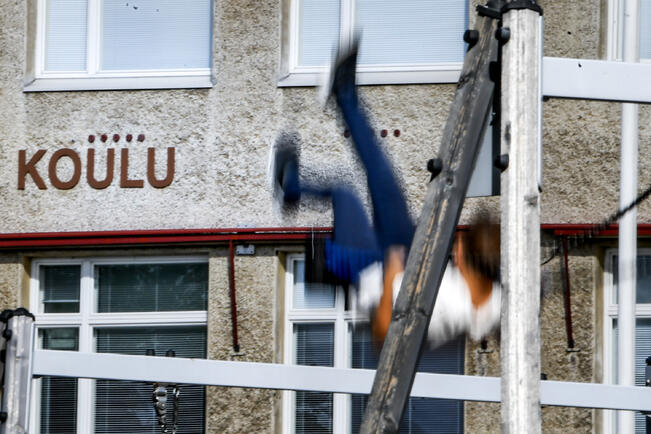 Rakennetaanko Pernoon uusi monitoimitalo vai keskitetäänkö palvelut peruskorjattavaan Pansion kouluun? Päätöksiä on luvassa ensi vuonna.