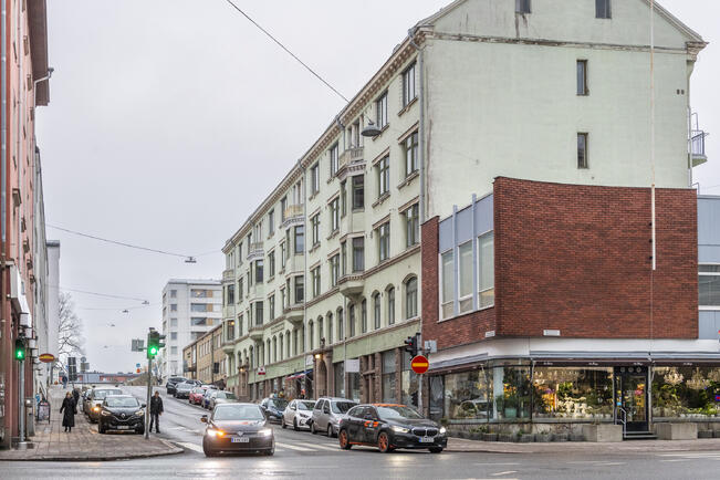 Digitaalisen kiinteistökaupan suosio kasvaa vauhdilla. Suomalaiset ovat solmineet tänä vuonna talo-, tontti- ja mökkikauppoja sähköisesti jo enemmän kuin aiempina vuosina yhteensä.