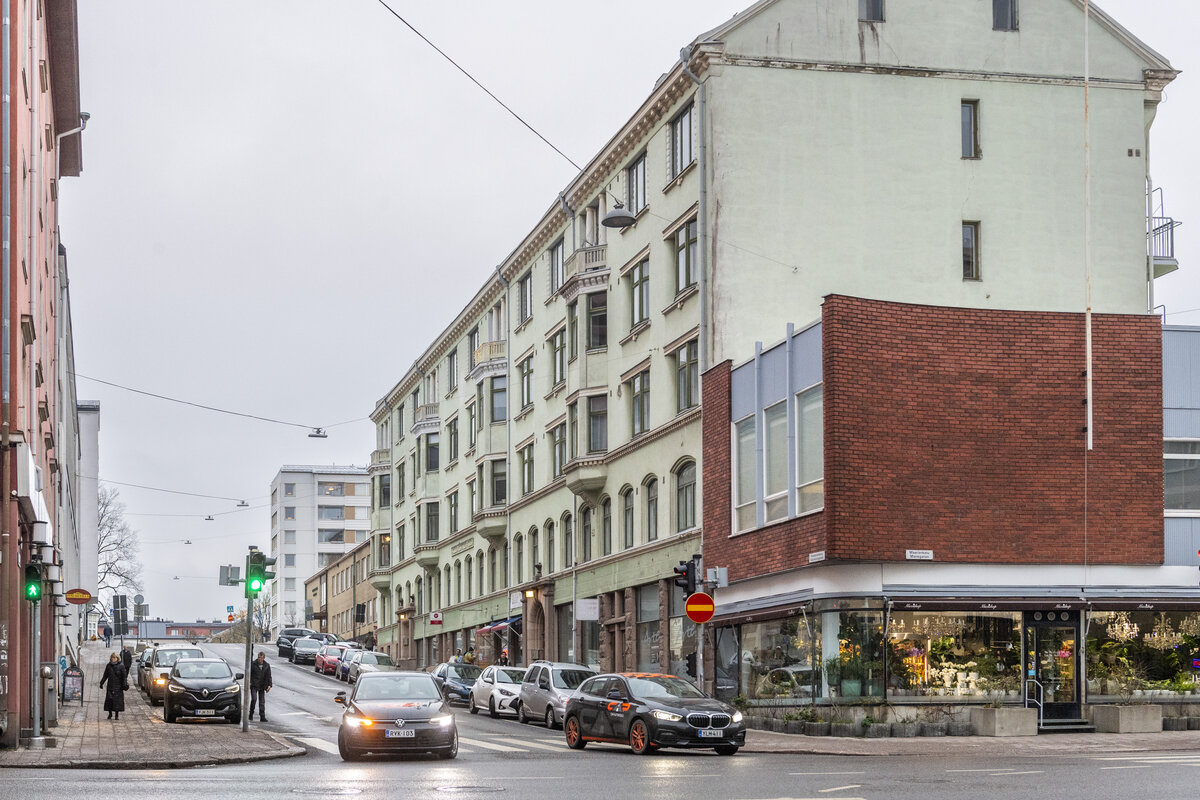 Digitaalisen kiinteistökaupan suosio kasvaa vauhdilla. Suomalaiset ovat solmineet tänä vuonna talo-, tontti- ja mökkikauppoja sähköisesti jo enemmän kuin aiempina vuosina yhteensä.