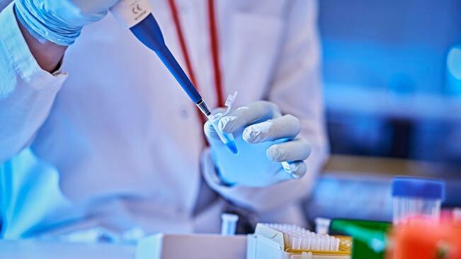 DNA-testeihin liittyy merkittäviä tietosuojahuolia ja eettisiä ongelmia, joita moni ei tule ajatelleeksi.